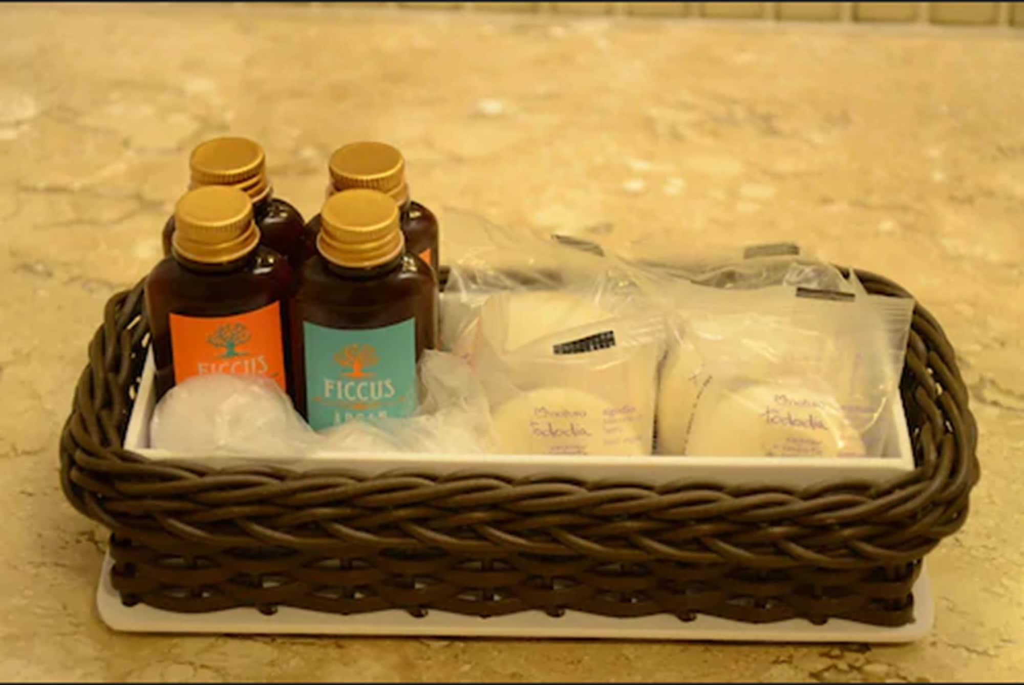 Celebration Resort Olimpia By Hot Beach Exterior photo A basket of toiletries