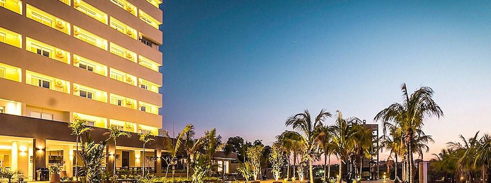 Celebration Resort Olimpia By Hot Beach Exterior photo The hotel at night