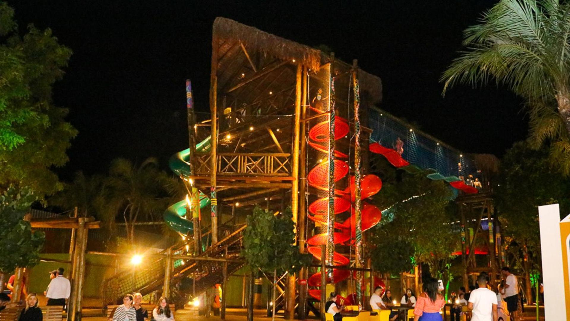 Celebration Resort Olimpia By Hot Beach Exterior photo The Red Parrot